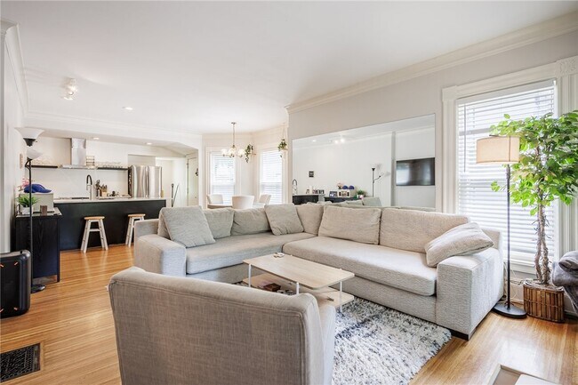 Photo - 256 Oxford St