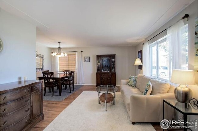 Photo - 690 W Elmhurst Pl