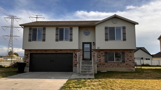 Building Photo - 1611 W 600 N