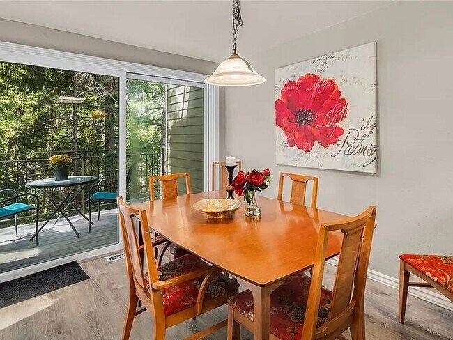 Photo - Bellevue Townhouse!!