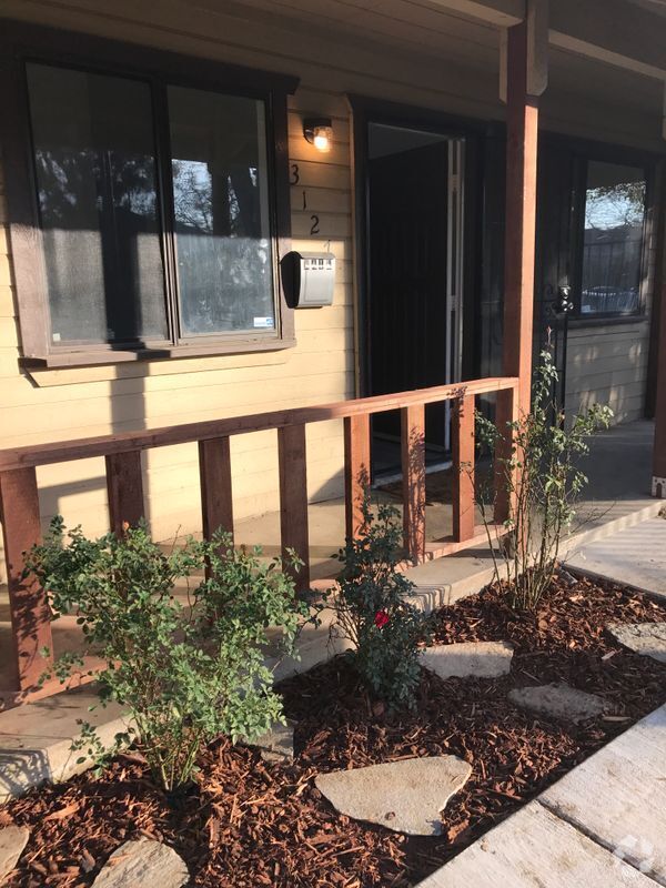 Building Photo - 3127 Santa Cruz Wy Rental