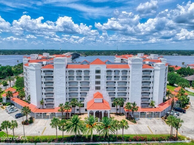 Building Photo - 1 John Anderson Dr Unit PH7 Rental