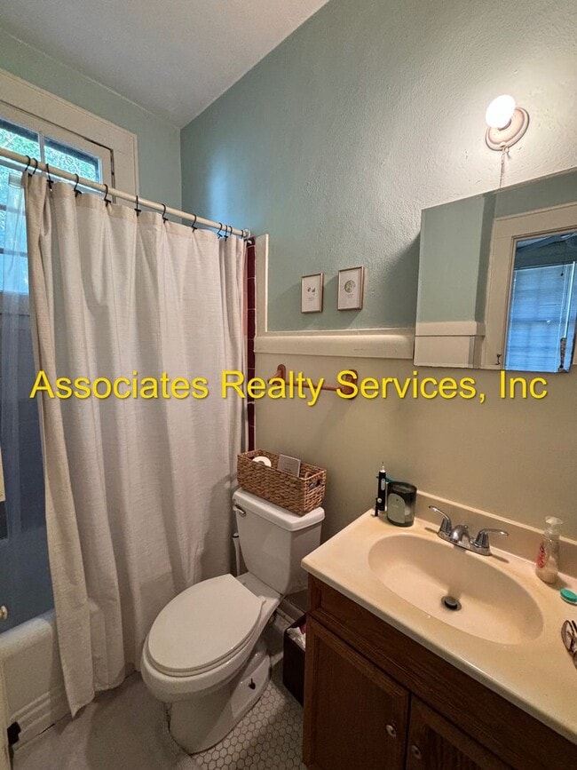 Photo - One Bedroom One Bath Near UF ***NO PETS***