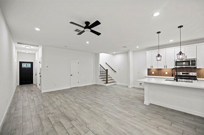 Photo - 1071 St Clair St