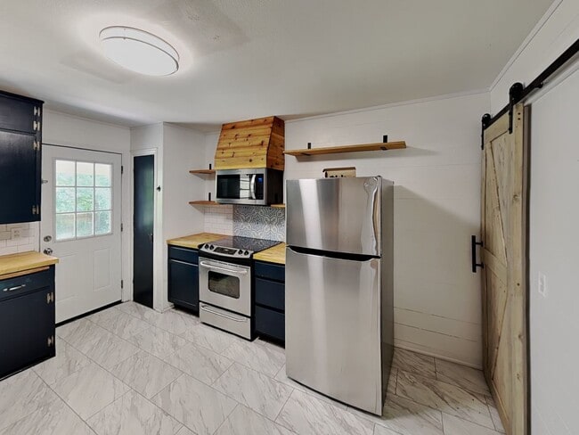 Photo - Quaint 3 bedroom in the Wilshire Addition ...