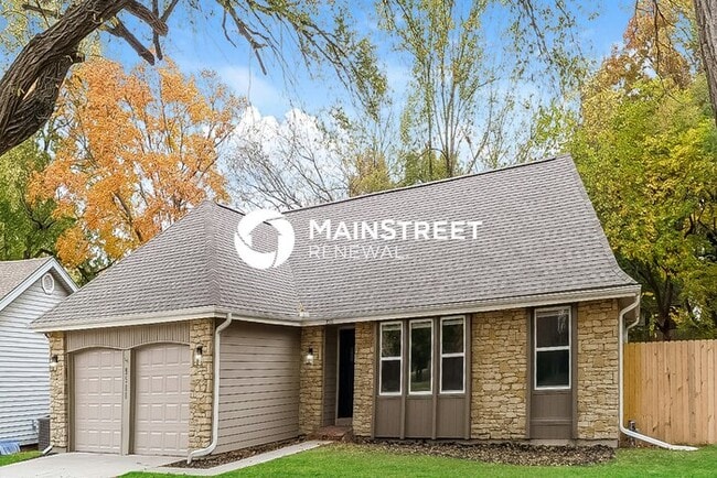 Photo - 4 Bedroom Pet-Friendly Home in Overland Park, KS with Main Street Renewal