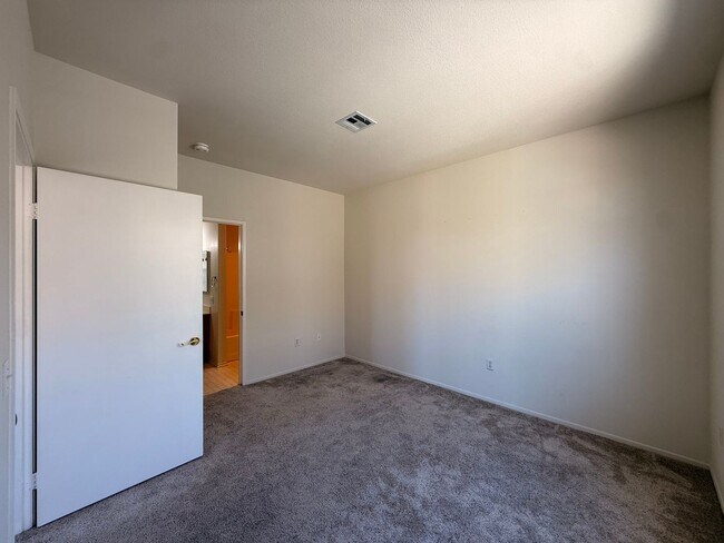 Photo - Great 1 BR/1 BA in the Mirabella community of Mira Mesa! Unidad 54