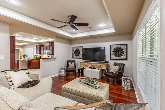 Photo - 608 E 13th St