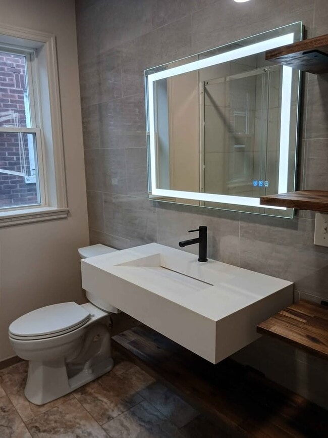 Building Photo - 441 E Norwich Ave Unit OSU Listing