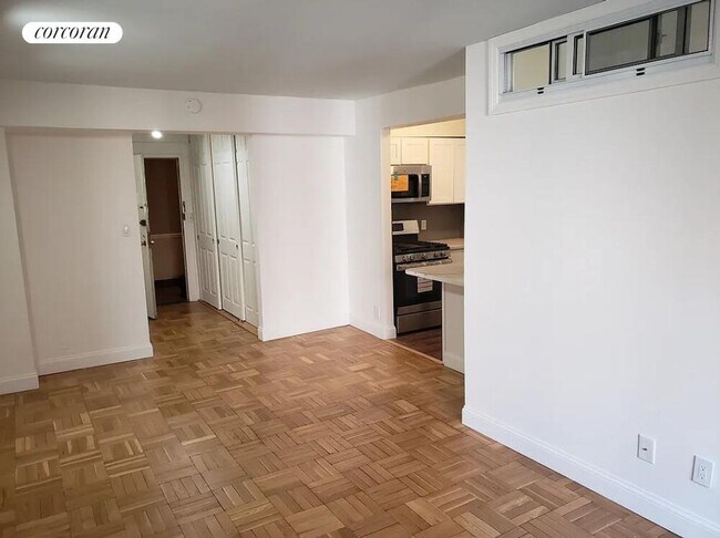 Photo - 345 E 56th St