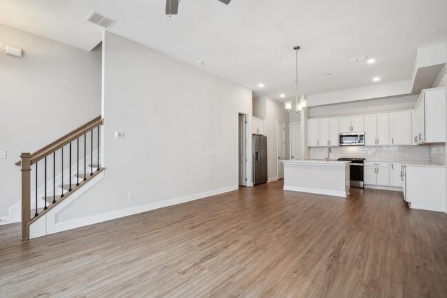 Photo - 704 Stickley Oak Way