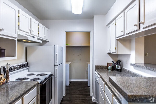 2 BR, 2 BA - 1080SF