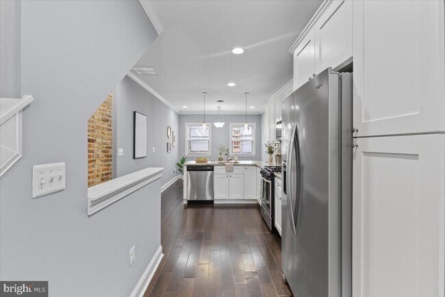 Photo - 616 Hyson St