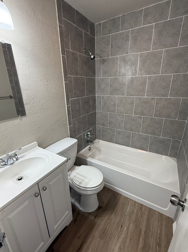 Photo - 421135 Unit A