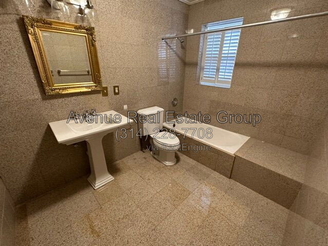 Photo - 6325 Southwood Ave Unit Apartment 3