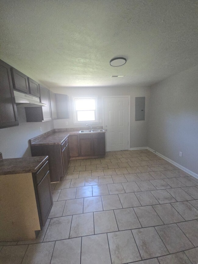 Photo - 916 Monroe Ave