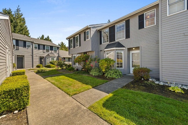 Building Photo - **APPLICATION PENDING** **NO SHOWINGS AT THIS TIME**
This unit is available for move-in and is r...
