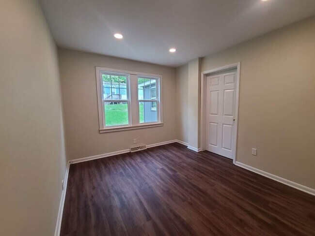 Photo - 5 Beaver Brook Rd Unit Lower