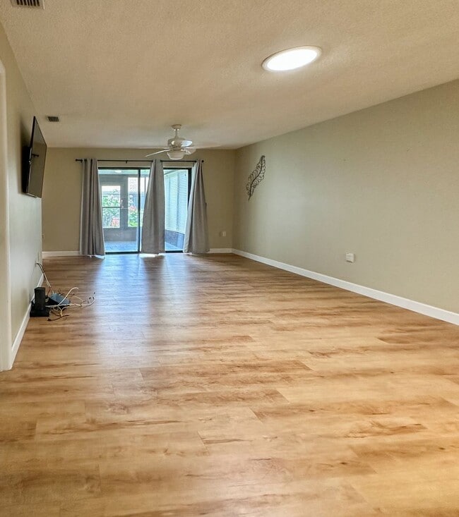 Photo - 6810 Royal Cres St