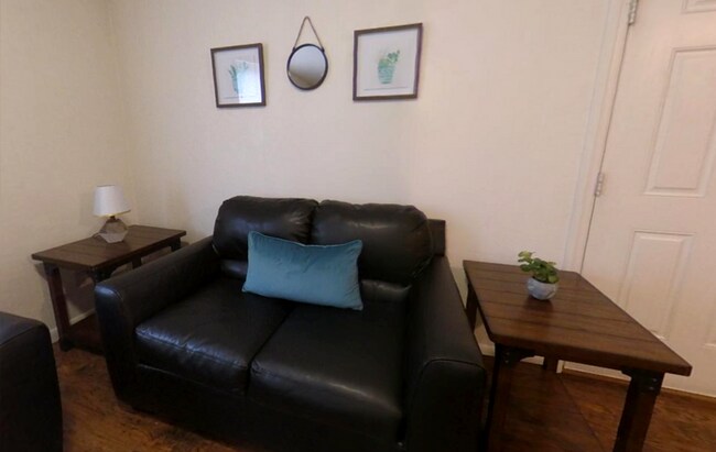 Photo - Crimson Court Grant Street