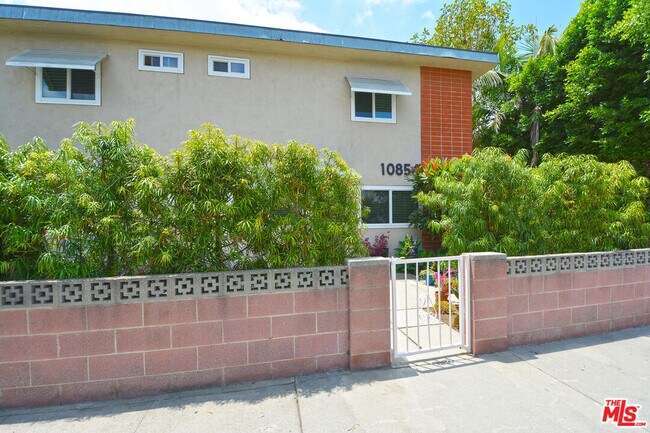 Building Photo - 10854 Morrison St Rental