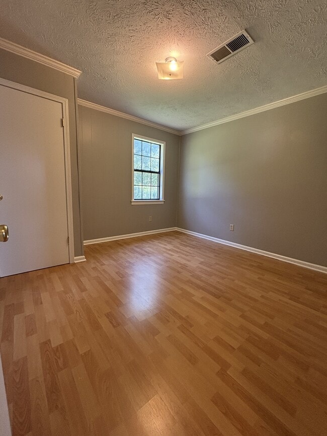 Photo - 102 N Bond Ave
