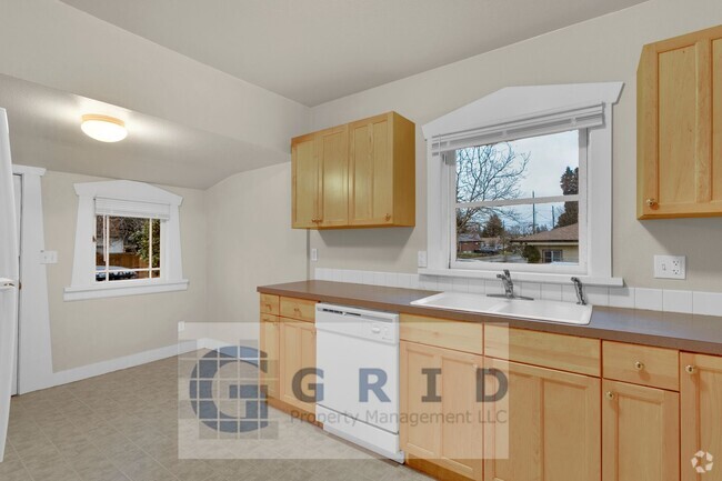 Building Photo - Charming 2 Bedroom Bungalow - Located in C... Rental
