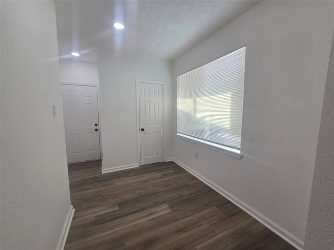 Photo - 5102 Avenue L