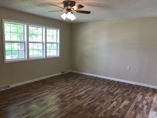 Photo - 7918 9th St W