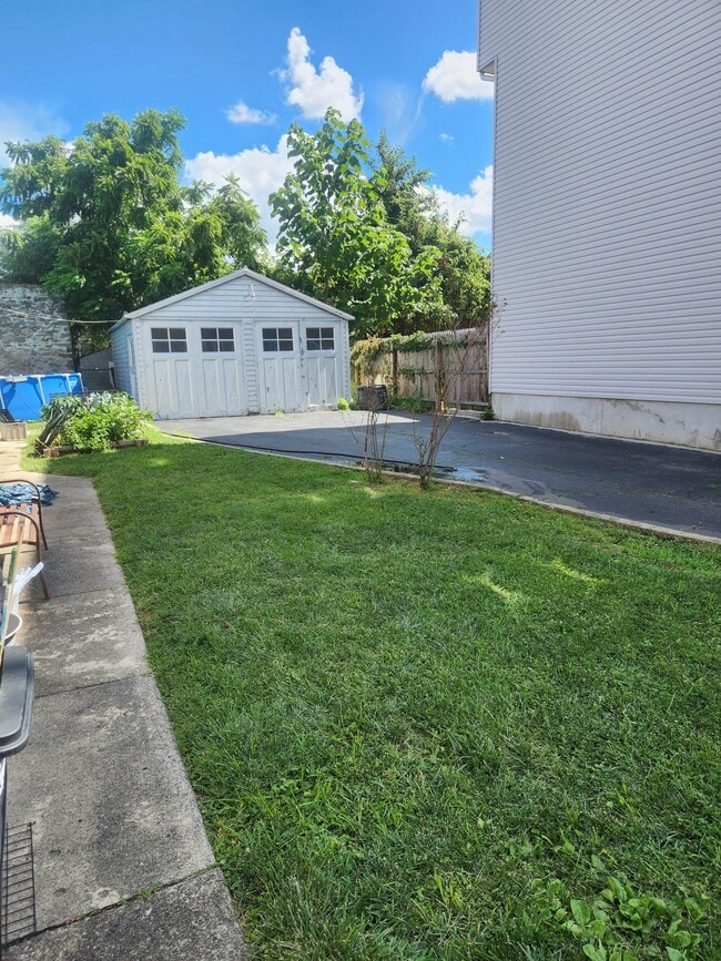 Photo - 535 Green Ln