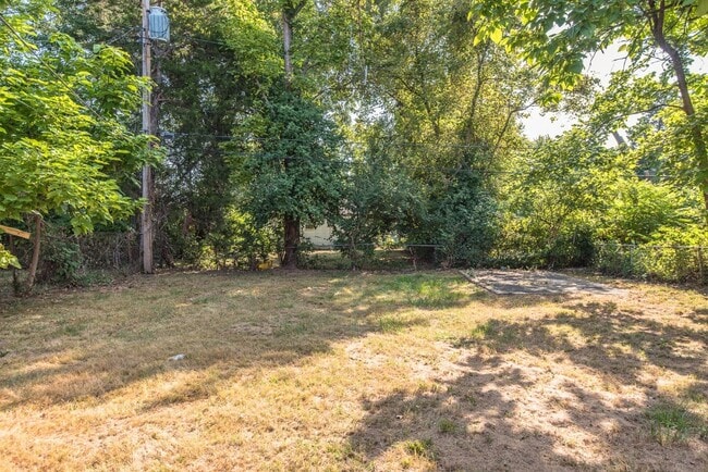 Photo - 320 Henquin Dr