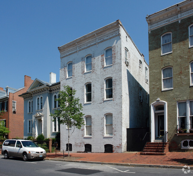 Building Photo - 105 E Church St Rental