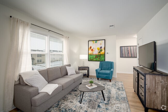 1BR, 1BA - 658SF - Living Room