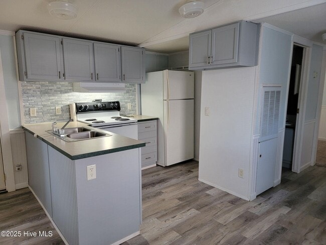 Photo - 2548 Blue Marlin St SW