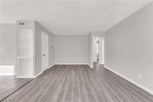 Photo - 2521 Greenvale Rd