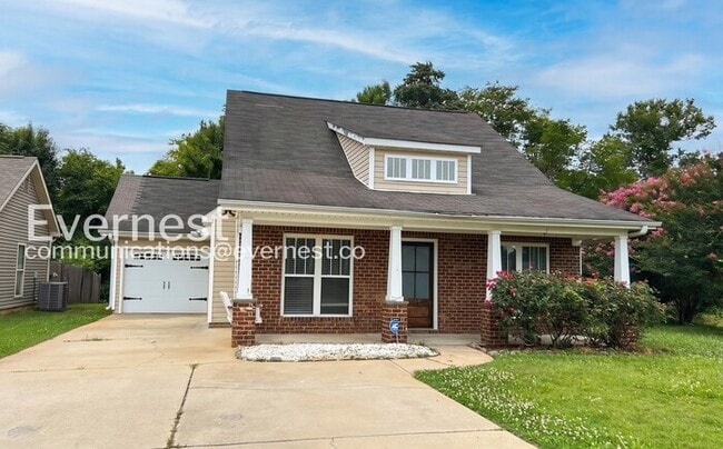 Building Photo - 3-Bed/2-Bath Home with Fenced Yard and Deck/ Pet-Friendly/ Section 8 Accepted/Available Now!