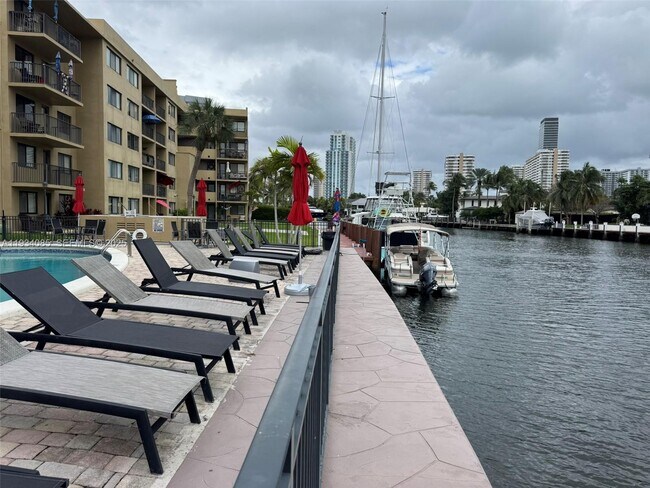 Photo - 301 Golden Isles Dr Unit 112