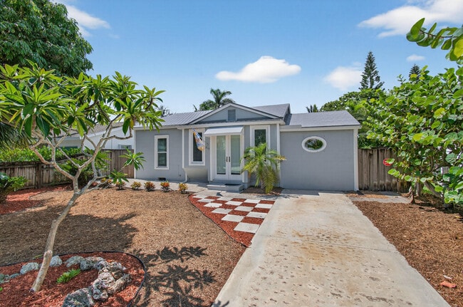 Photo - 817 N Palmway