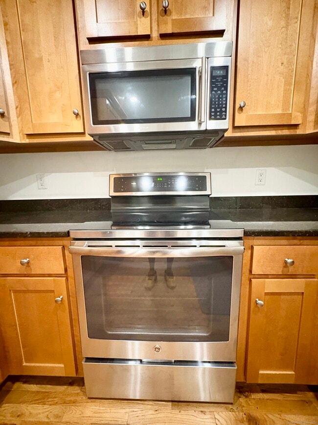 Photo - 21 Seir Hill Rd Unit APT 4