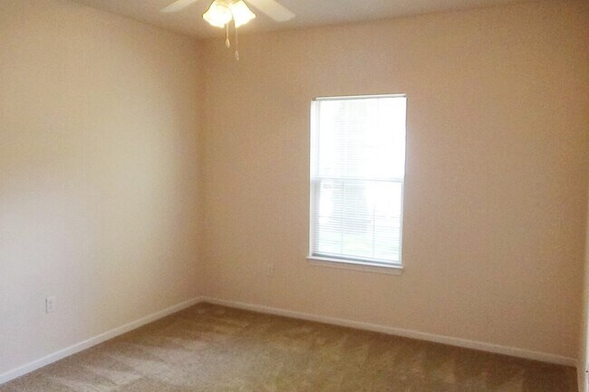 Lg 1 BR bedroom