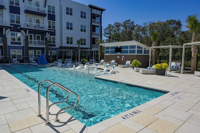 Piscina espectacular en Hawthorne en Indy West en Wilmington, NC - Hawthorne at Indy West