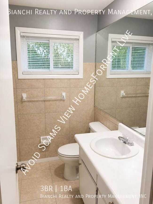 Photo - 930 Alcazar Wy S