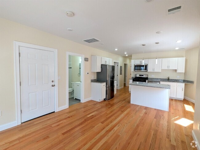 Building Photo - 2 Sacramento Pl Rental