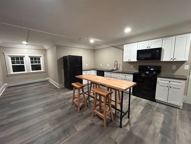 Building Photo - 365 Summer St