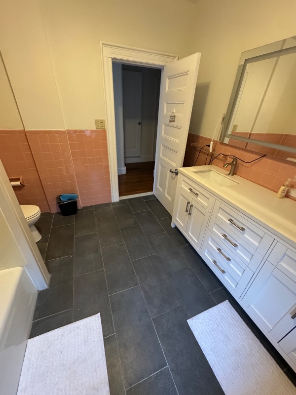 Photo - 79 College St