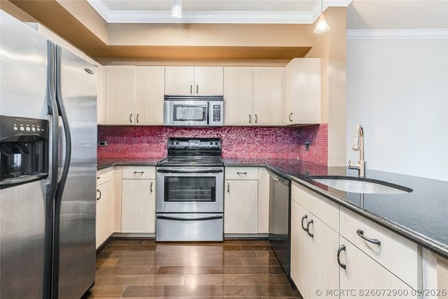Building Photo - 533 NE 3rd Ave Unit 319