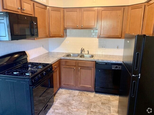Building Photo - 2 Bedroom/1.5 Bathroom Apartment - Second ... Unit IVA24