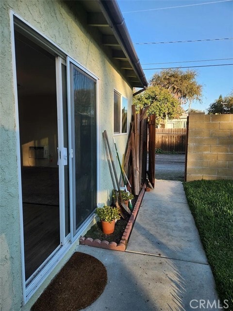 Building Photo - 412 Delphine Pl