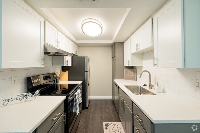 1BR 1BA - 751SF - Kitchen