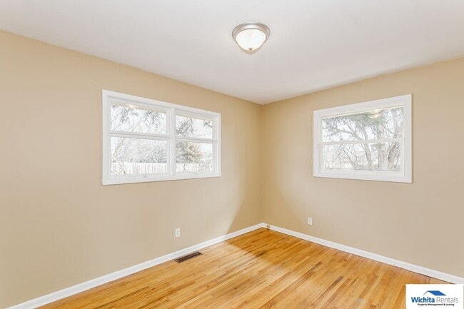 Photo - 2 bedroom duplex with bonus room